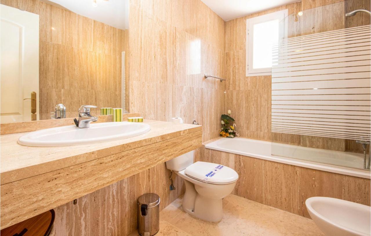 Awesome Apartment In Elviria With Wifi マルベーリャ エクステリア 写真